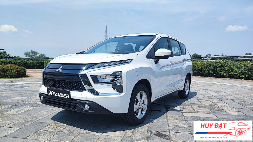 Thuê xe Huy Đạt cung cấp dịch vụ xe 7 chỗ cho gia đình sân bay Tân Sơn Nhất với Tài xế chuyên nghiệp và thân thiện