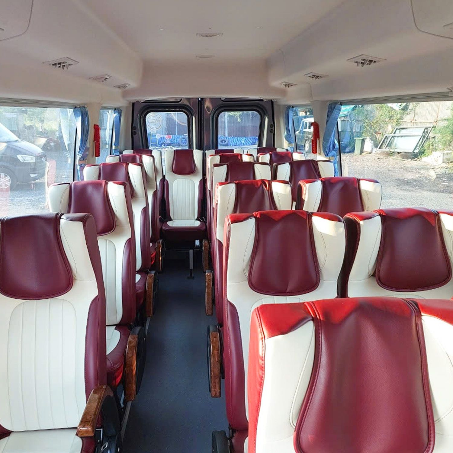 Thuê Xe 19 Chỗ Đời Mới – Giải Pháp Di Chuyển Hoàn Hảo Cho Mọi Hành Trình